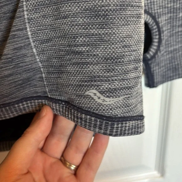 Saucony women’s blue quarter zip pull over running shirt size XL - Picture 5 of 8